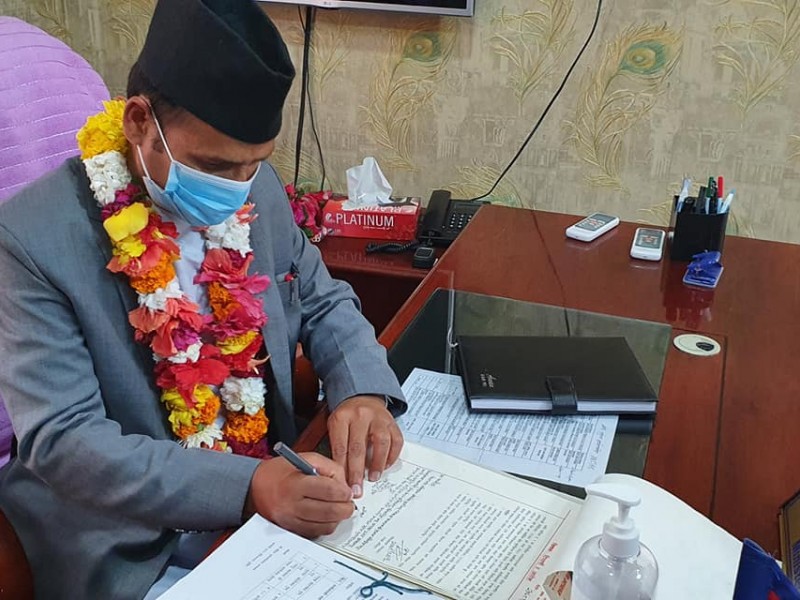 नवनियुक्त आर्थिक मामिला तथा योजना मन्त्रीको पहिलो हस्ताक्षर दुर्गमको विकासका लागि